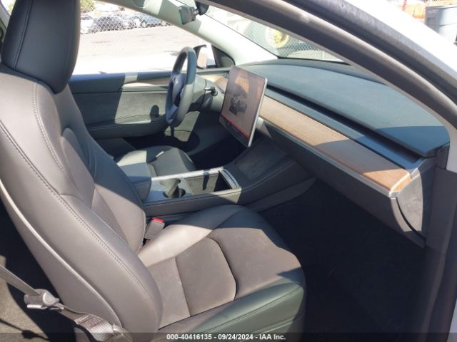 Photo 4 VIN: 7SAYGDEE2PF905557 - TESLA MODEL Y 