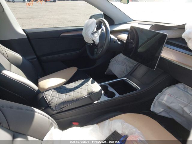 Photo 4 VIN: 7SAYGDEE2PF908183 - TESLA MODEL Y 