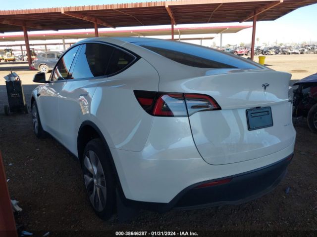 Photo 2 VIN: 7SAYGDEE2PF939546 - TESLA MODEL Y 