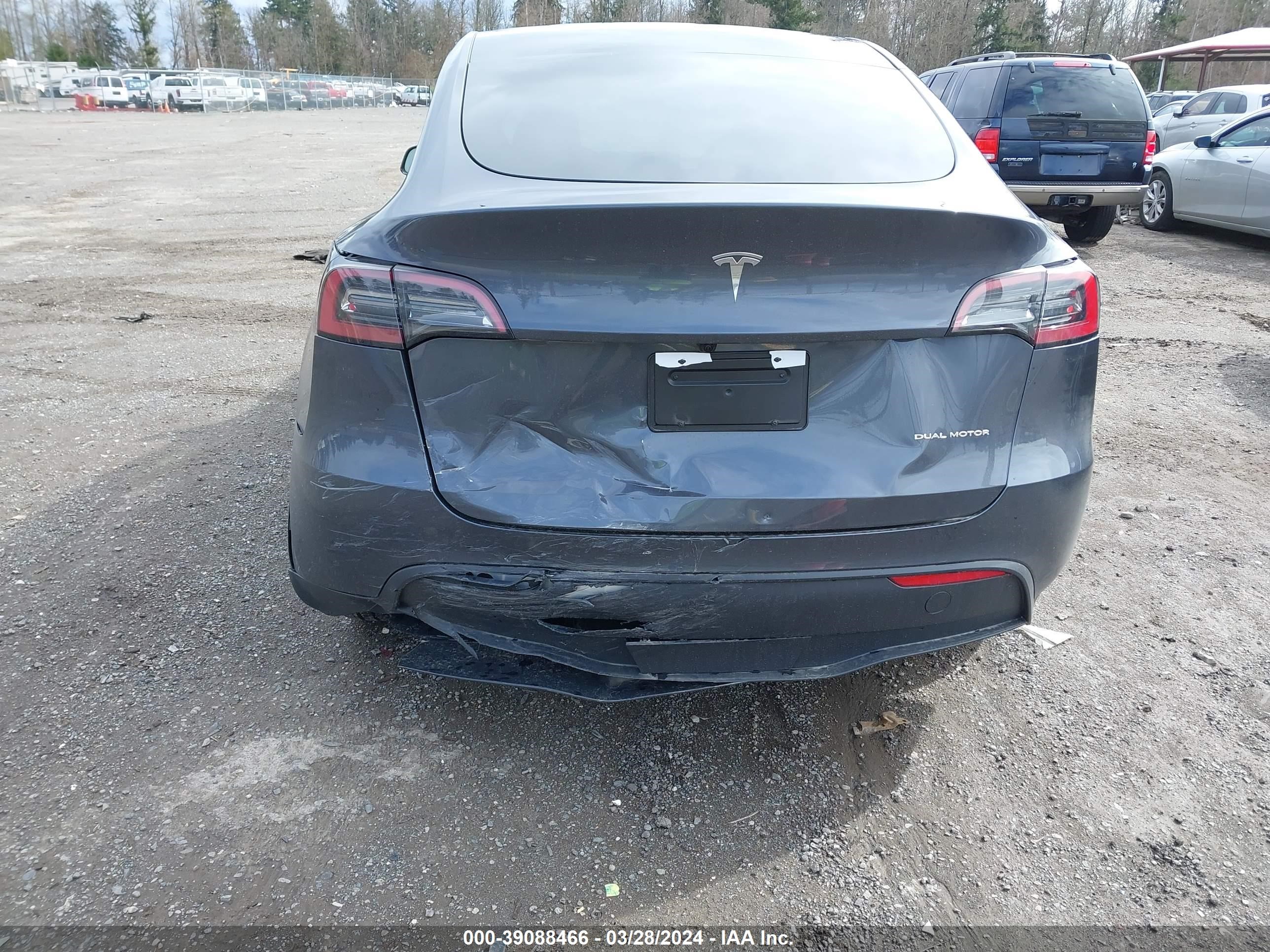 Photo 5 VIN: 7SAYGDEE2PF980484 - TESLA MODEL Y 