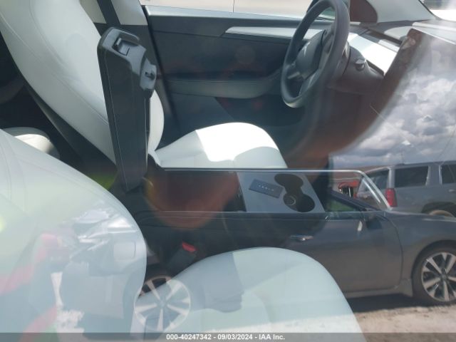 Photo 4 VIN: 7SAYGDEE2RA218515 - TESLA MODEL Y 