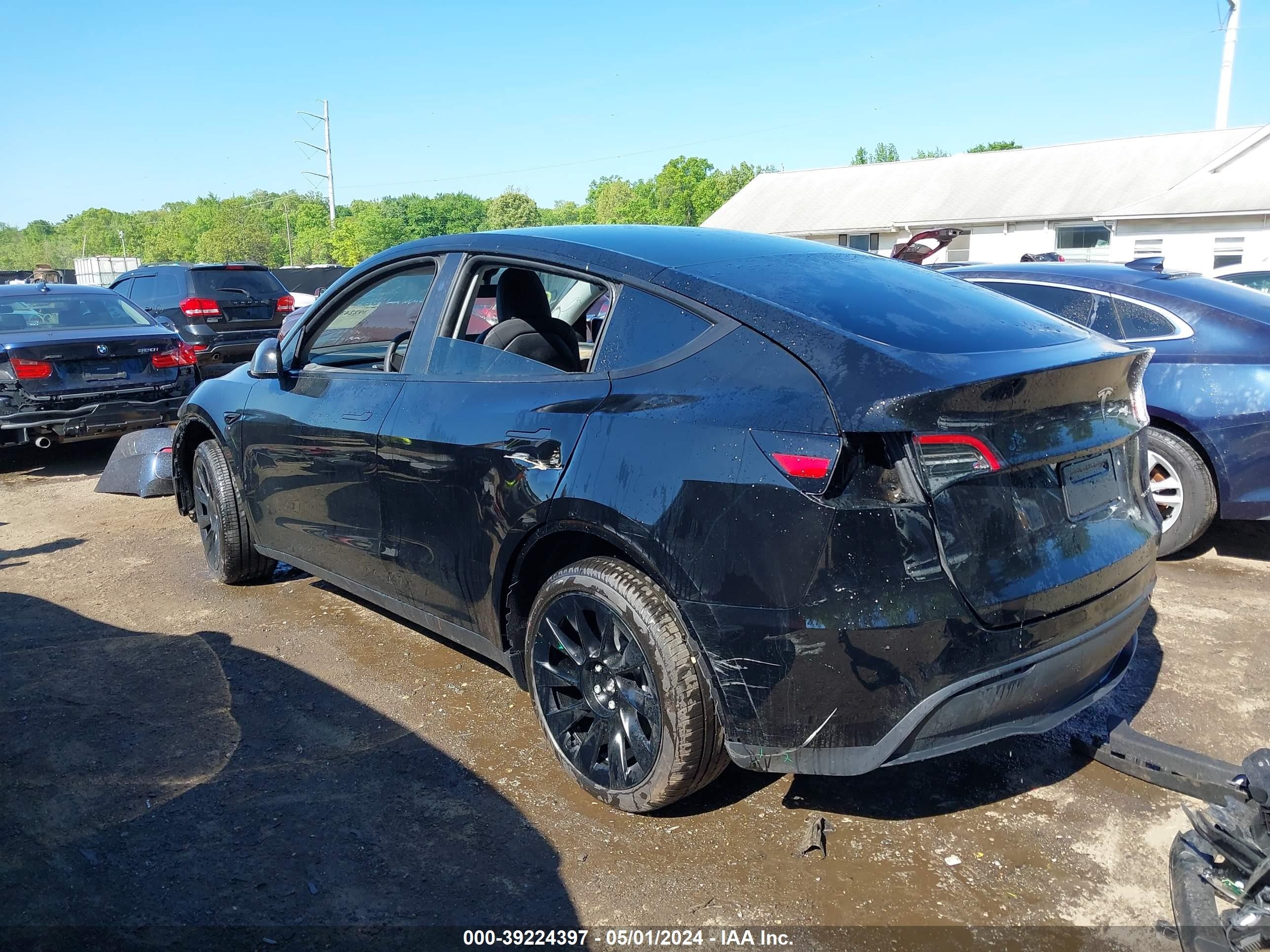 Photo 2 VIN: 7SAYGDEE2RA225755 - TESLA MODEL Y 