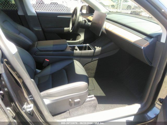 Photo 4 VIN: 7SAYGDEE2RA244080 - TESLA MODEL Y 