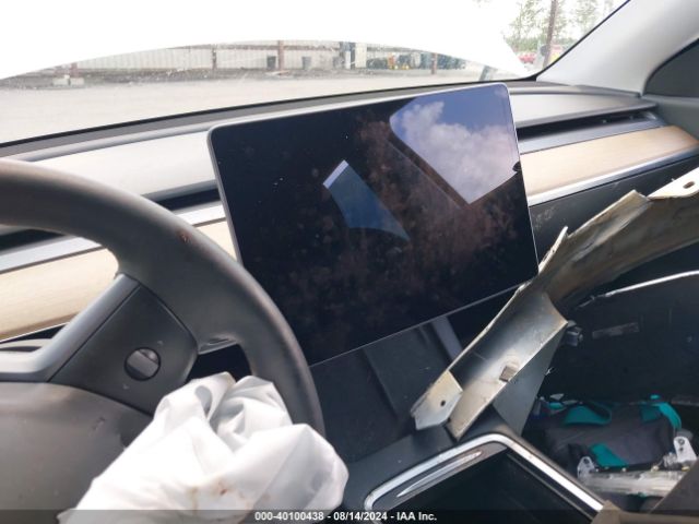 Photo 6 VIN: 7SAYGDEE3NF311010 - TESLA MODEL Y 