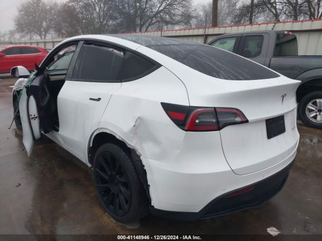 Photo 2 VIN: 7SAYGDEE3NF322122 - TESLA MODEL Y 