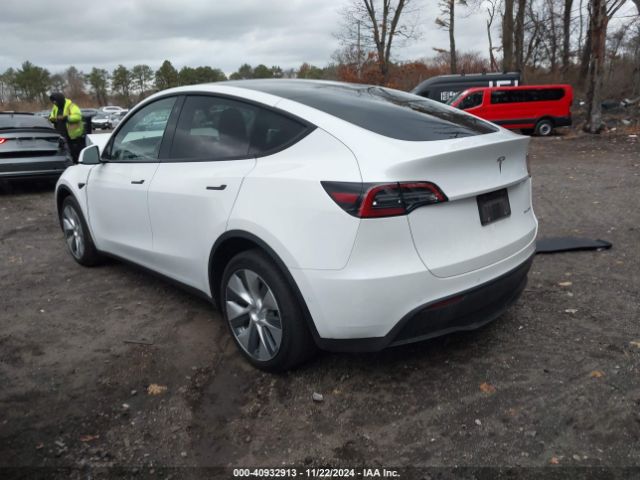 Photo 2 VIN: 7SAYGDEE3NF354410 - TESLA MODEL Y 