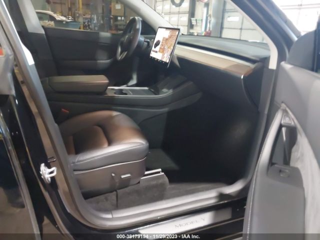 Photo 4 VIN: 7SAYGDEE3NF371756 - TESLA MODEL Y 