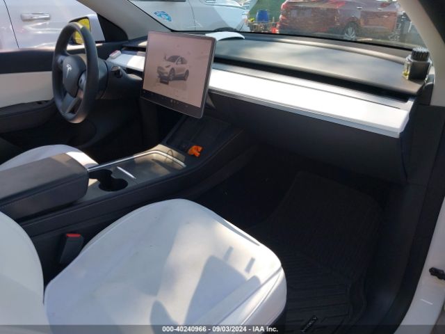 Photo 4 VIN: 7SAYGDEE3NF387794 - TESLA MODEL Y 