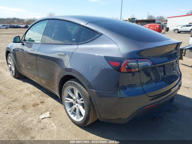 Photo 2 VIN: 7SAYGDEE3NF401368 - TESLA MODEL Y 