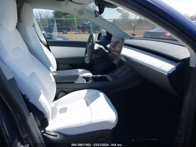 Photo 4 VIN: 7SAYGDEE3NF401368 - TESLA MODEL Y 