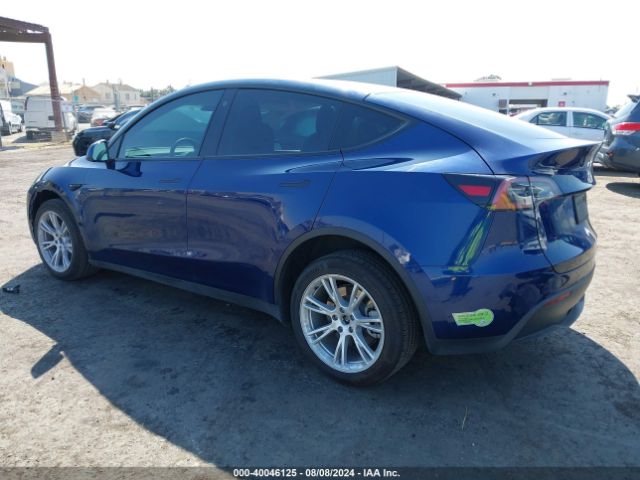 Photo 2 VIN: 7SAYGDEE3NF573884 - TESLA MODEL Y 