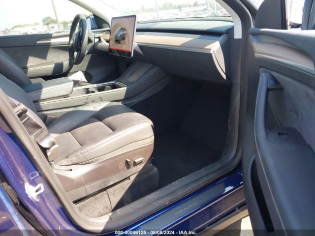 Photo 4 VIN: 7SAYGDEE3NF573884 - TESLA MODEL Y 