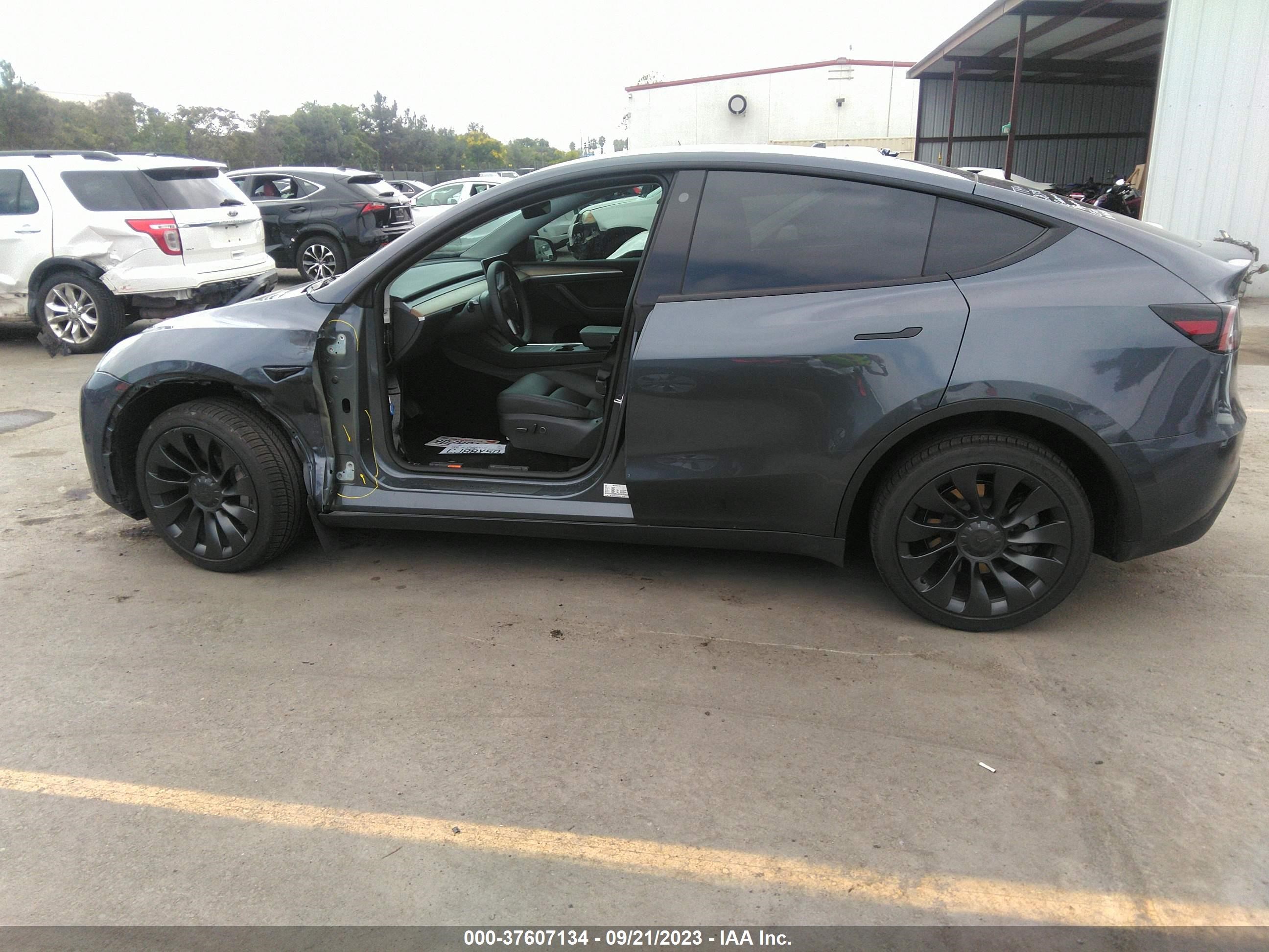 Photo 12 VIN: 7SAYGDEE3PA034228 - TESLA MODEL Y 