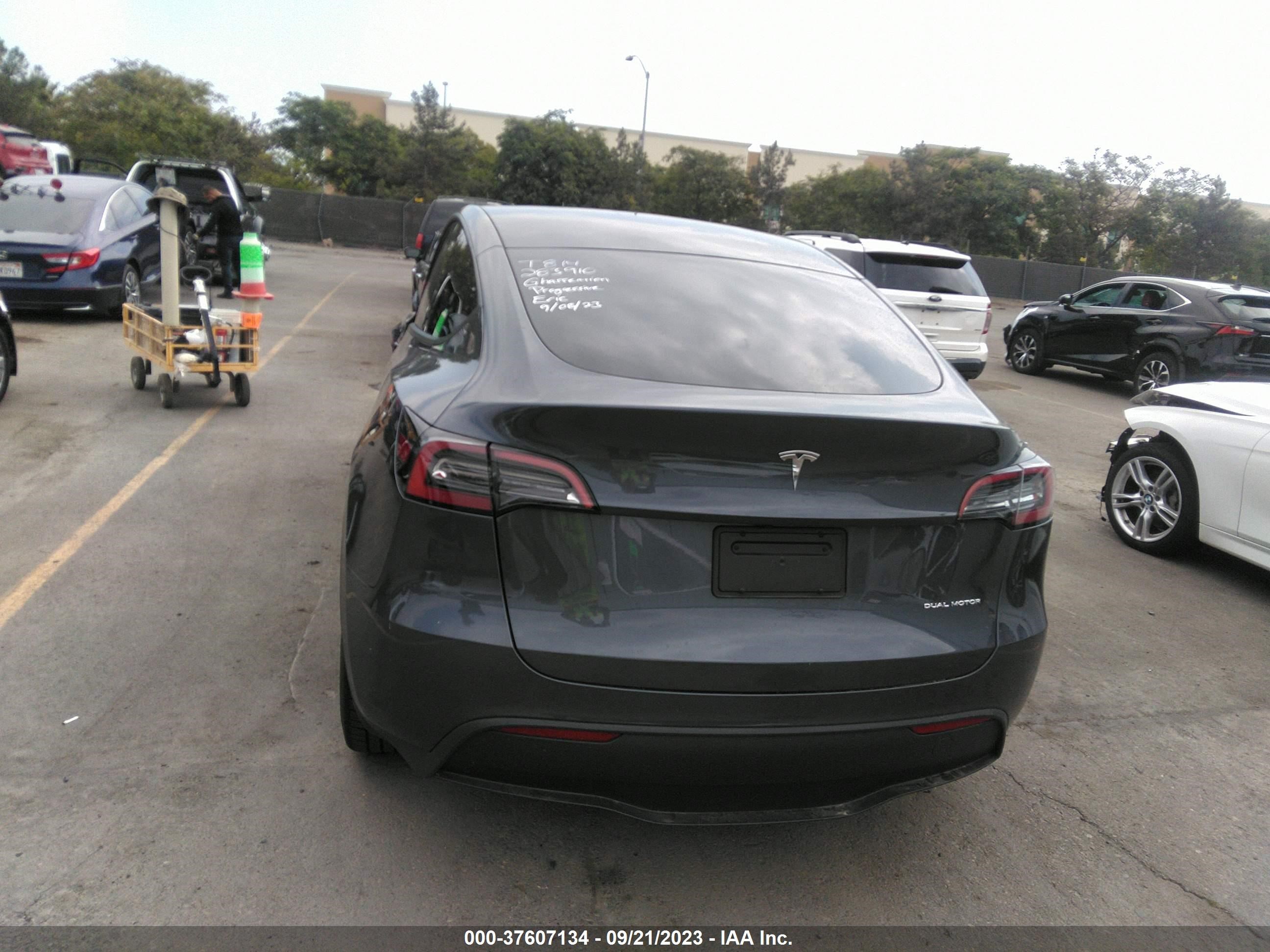 Photo 14 VIN: 7SAYGDEE3PA034228 - TESLA MODEL Y 