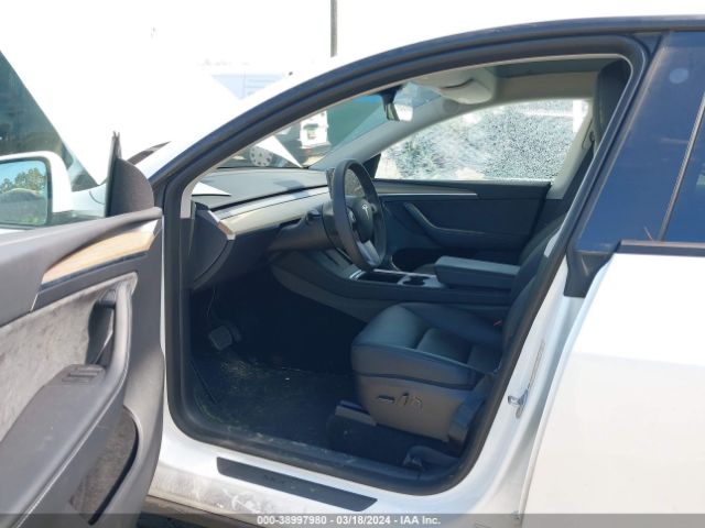 Photo 4 VIN: 7SAYGDEE3PA040272 - TESLA MODEL Y 