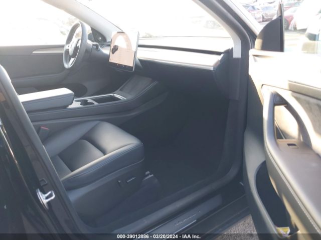 Photo 4 VIN: 7SAYGDEE3PA093151 - TESLA MODEL Y 