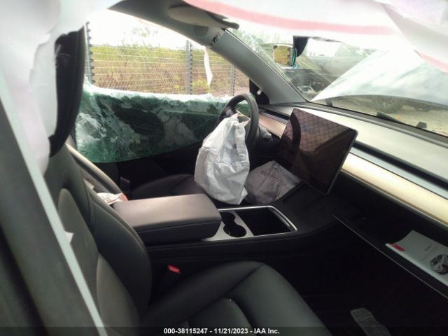 Photo 4 VIN: 7SAYGDEE3PA116024 - TESLA MODEL Y 