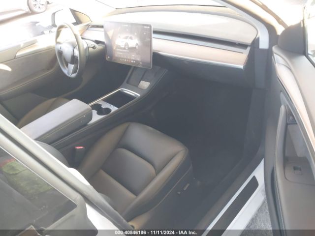 Photo 4 VIN: 7SAYGDEE3PA124530 - TESLA MODEL Y 