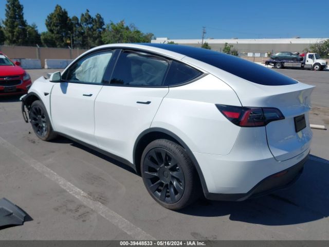 Photo 2 VIN: 7SAYGDEE3PA135947 - TESLA MODEL Y 