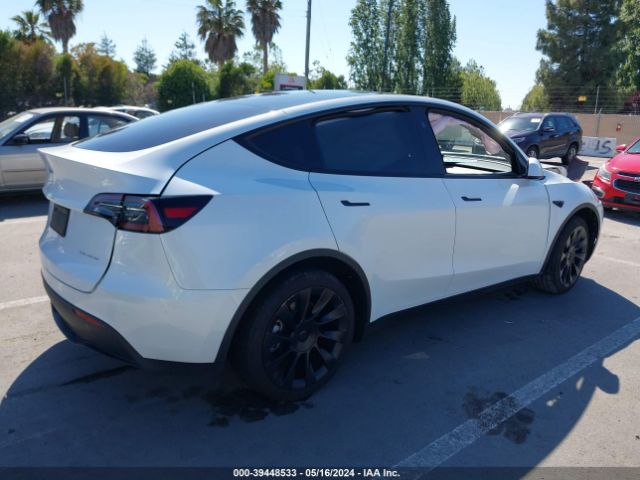 Photo 3 VIN: 7SAYGDEE3PA135947 - TESLA MODEL Y 