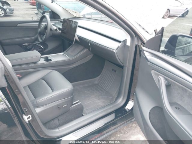 Photo 4 VIN: 7SAYGDEE3PA143322 - TESLA MODEL Y 