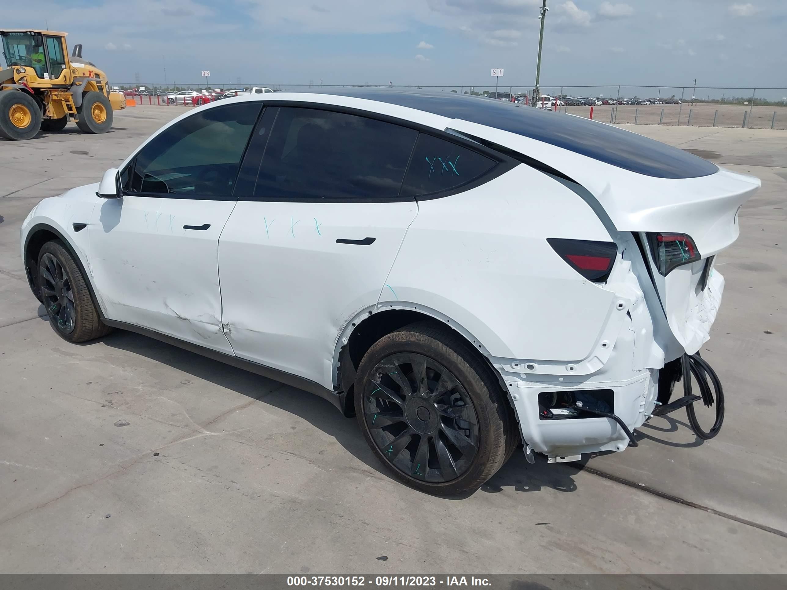 Photo 2 VIN: 7SAYGDEE3PA149220 - TESLA MODEL Y 