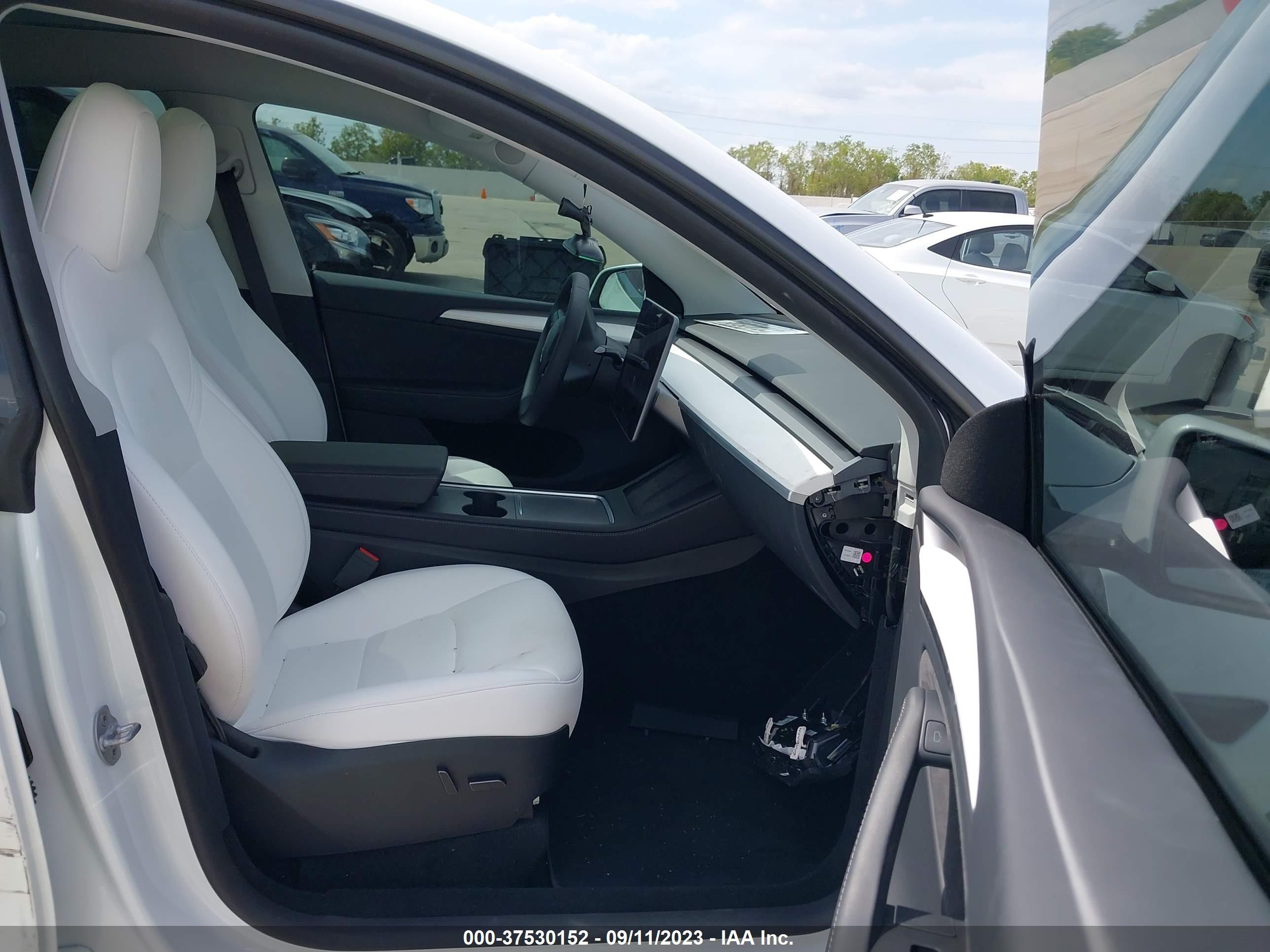 Photo 4 VIN: 7SAYGDEE3PA149220 - TESLA MODEL Y 