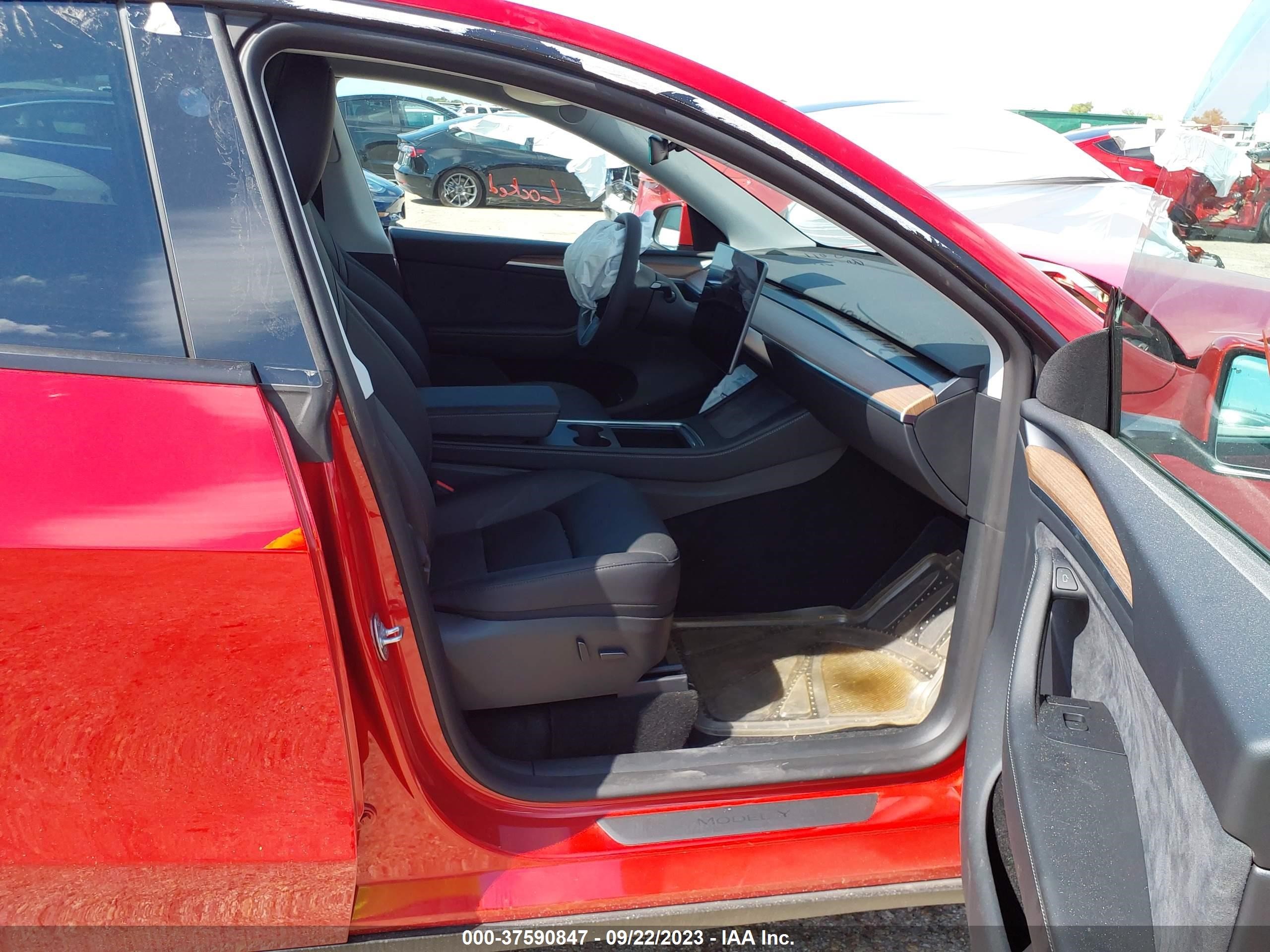 Photo 4 VIN: 7SAYGDEE3PA160217 - TESLA MODEL Y 