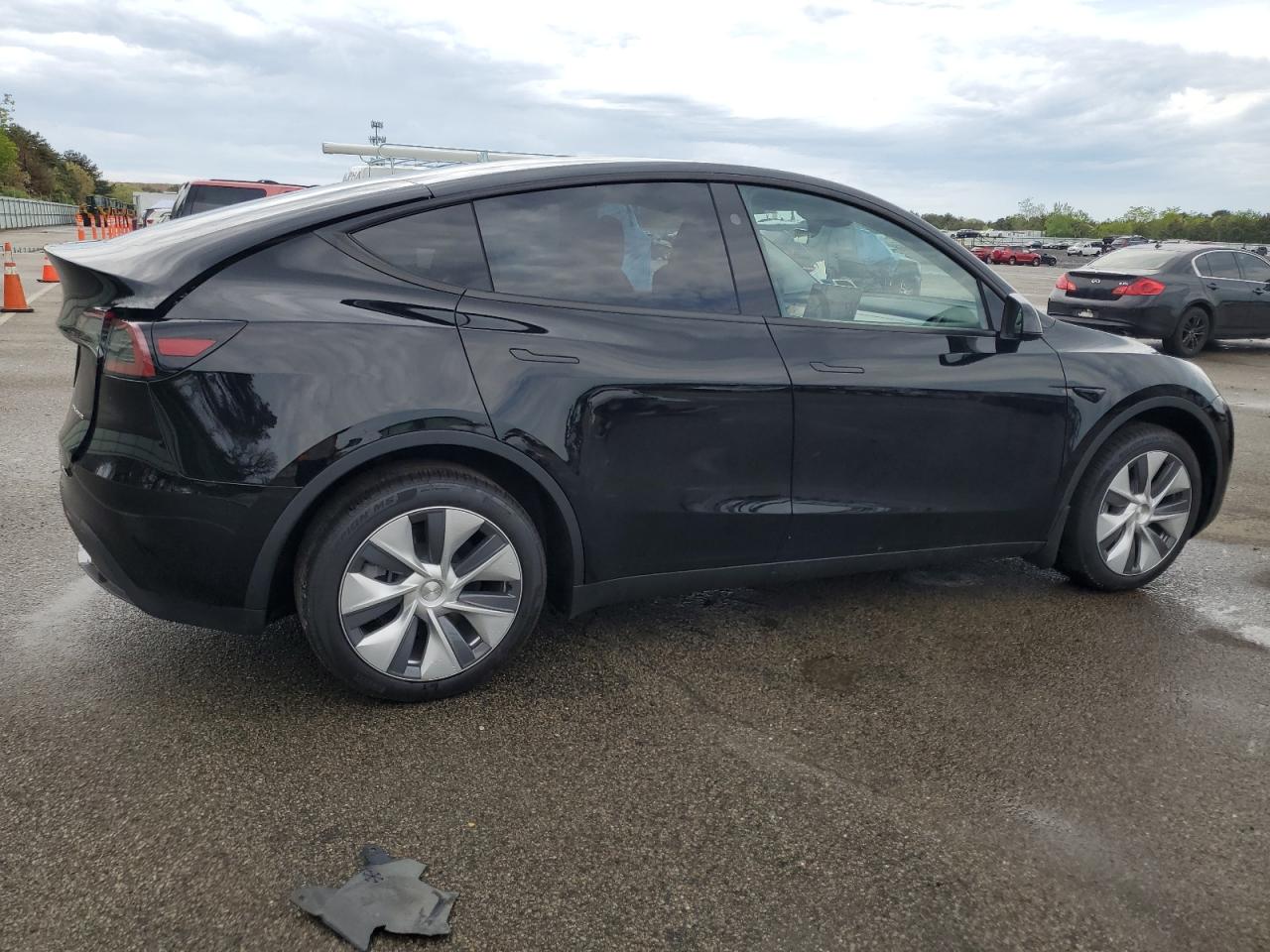 Photo 2 VIN: 7SAYGDEE3PA188471 - TESLA MODEL Y 