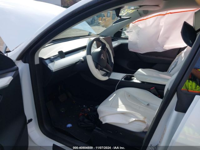 Photo 4 VIN: 7SAYGDEE3PF630734 - TESLA MODEL Y 