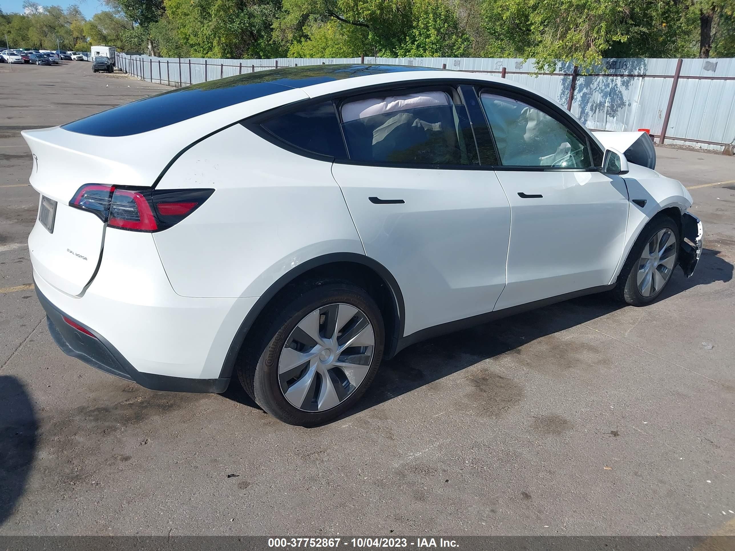 Photo 3 VIN: 7SAYGDEE3PF667475 - TESLA MODEL Y 