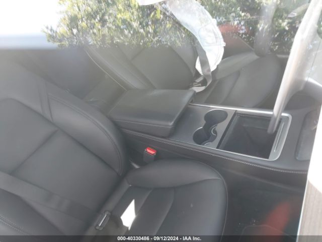 Photo 4 VIN: 7SAYGDEE3PF686124 - TESLA MODEL Y 