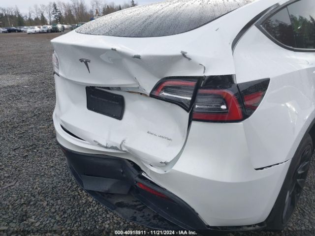 Photo 5 VIN: 7SAYGDEE3PF689489 - TESLA MODEL Y 