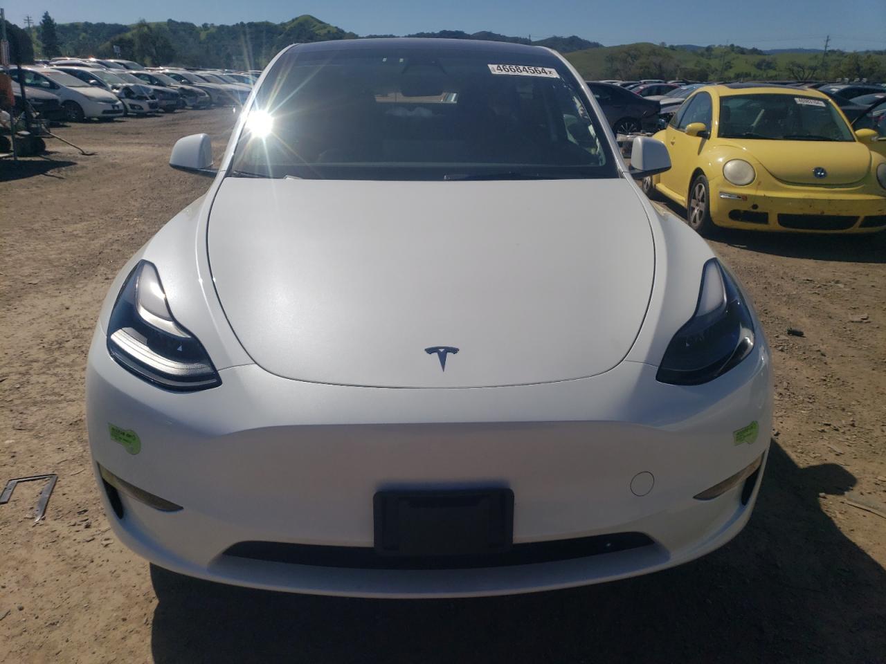 Photo 4 VIN: 7SAYGDEE3PF748735 - TESLA MODEL Y 