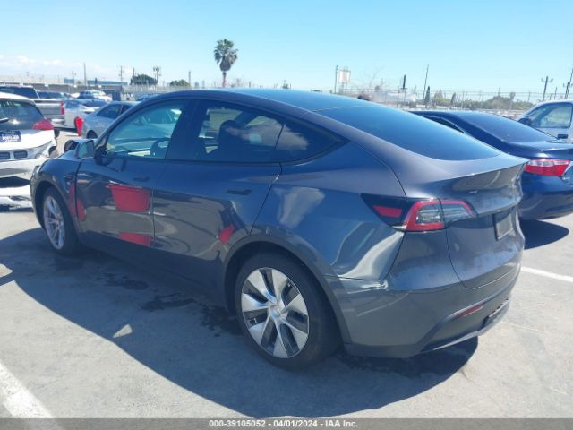 Photo 2 VIN: 7SAYGDEE3PF789754 - TESLA MODEL Y 