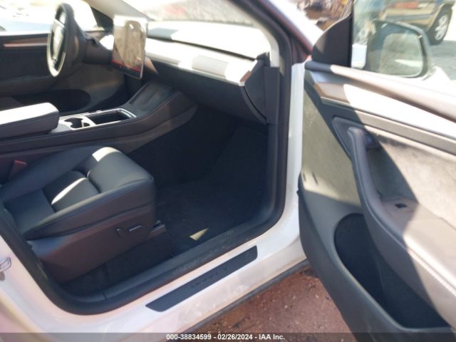 Photo 4 VIN: 7SAYGDEE3PF791889 - TESLA MODEL Y 