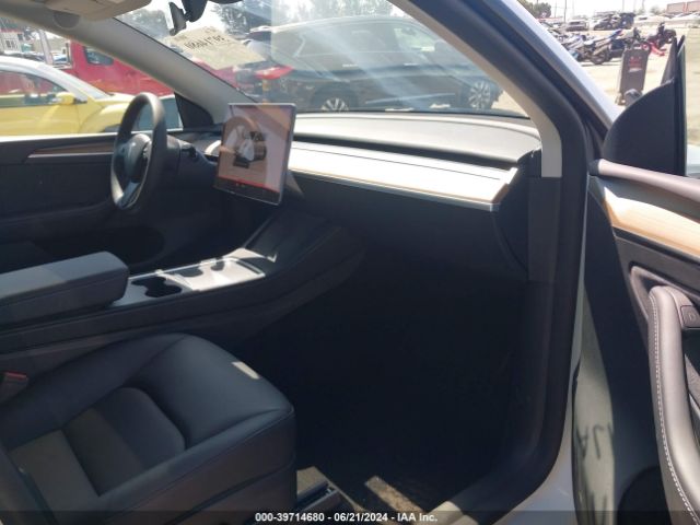 Photo 4 VIN: 7SAYGDEE3PF886615 - TESLA MODEL Y 