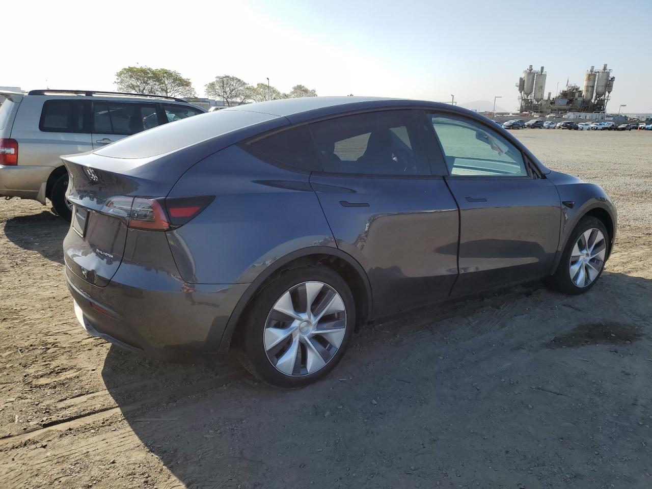 Photo 2 VIN: 7SAYGDEE3PF898411 - TESLA MODEL Y 