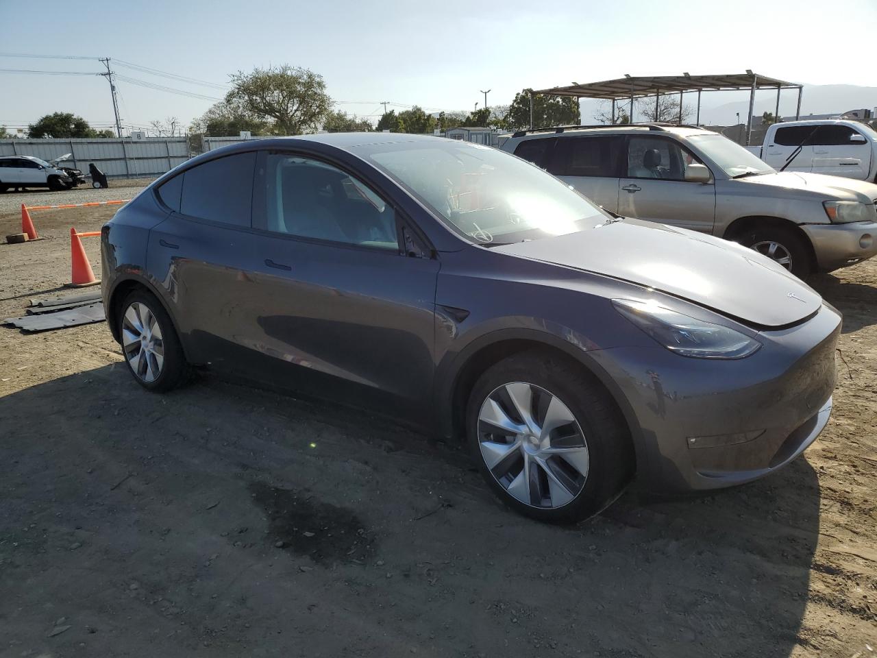 Photo 3 VIN: 7SAYGDEE3PF898411 - TESLA MODEL Y 