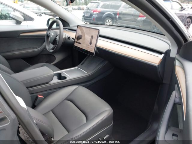 Photo 4 VIN: 7SAYGDEE3PF967842 - TESLA MODEL Y 