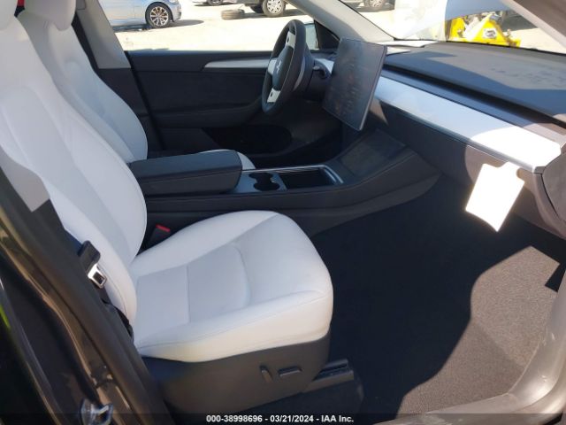 Photo 4 VIN: 7SAYGDEE3PF968005 - TESLA MODEL Y 