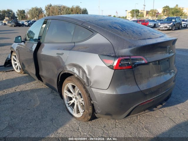 Photo 2 VIN: 7SAYGDEE3PF978694 - TESLA MODEL Y 