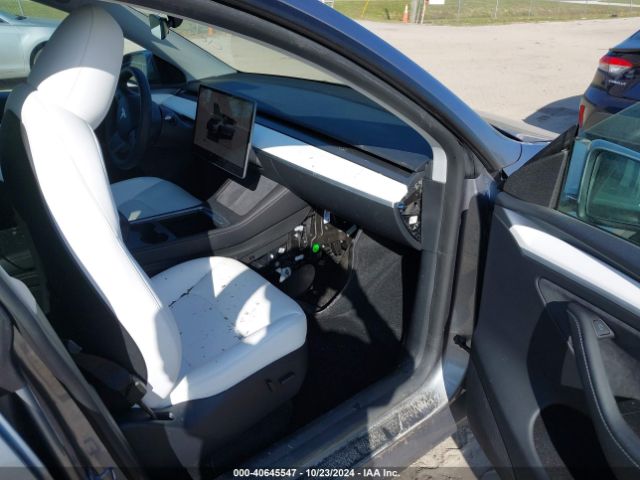 Photo 4 VIN: 7SAYGDEE3RA286595 - TESLA MODEL Y 