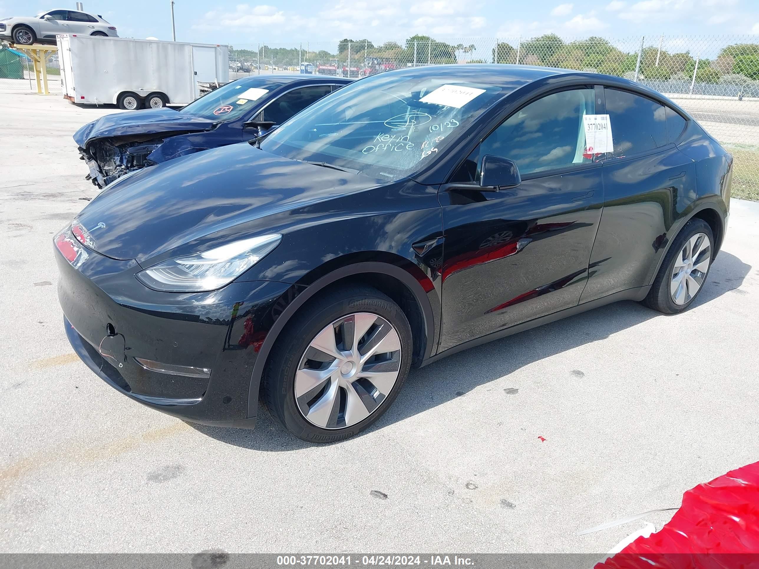 Photo 1 VIN: 7SAYGDEE4NF320105 - TESLA MODEL Y 