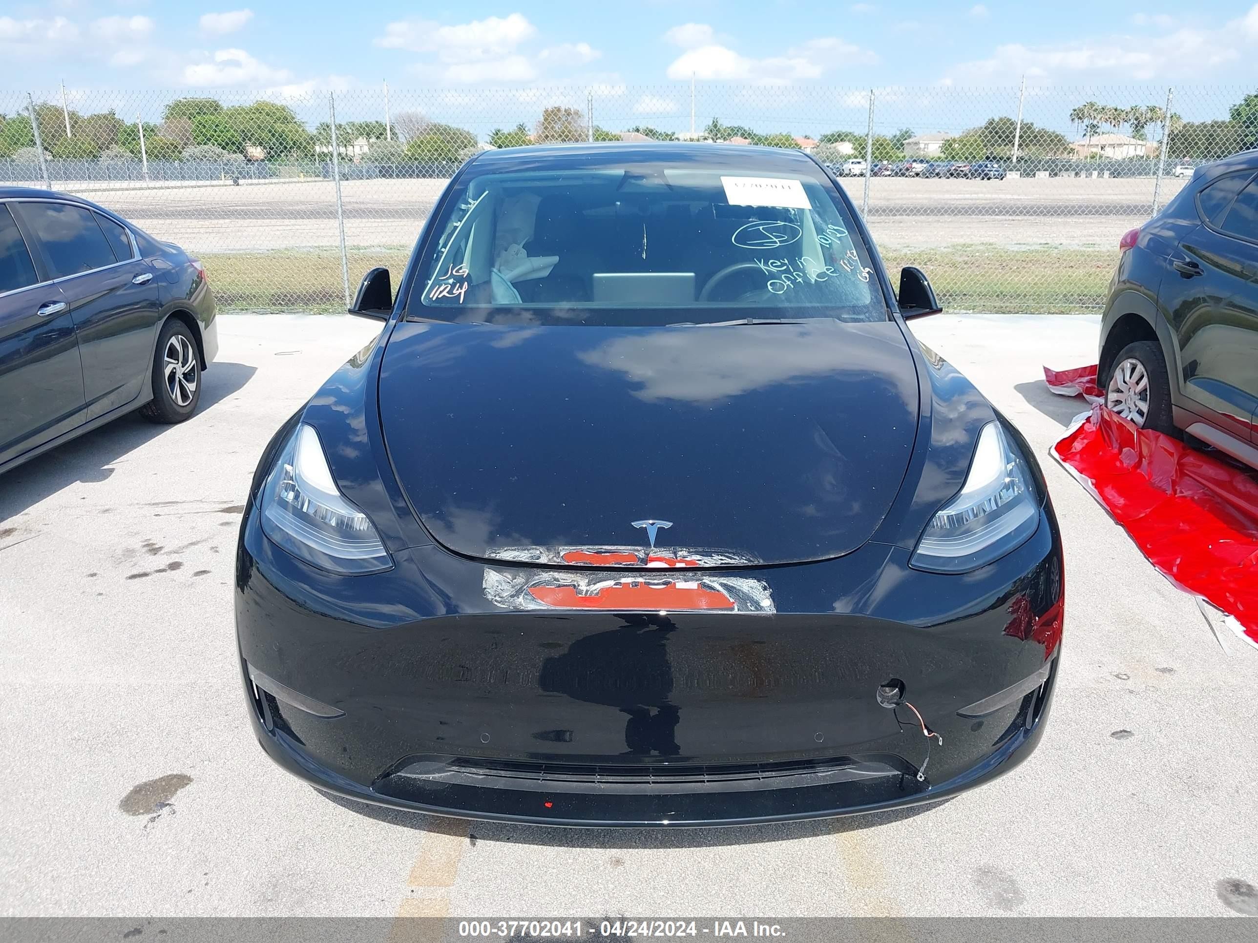 Photo 11 VIN: 7SAYGDEE4NF320105 - TESLA MODEL Y 