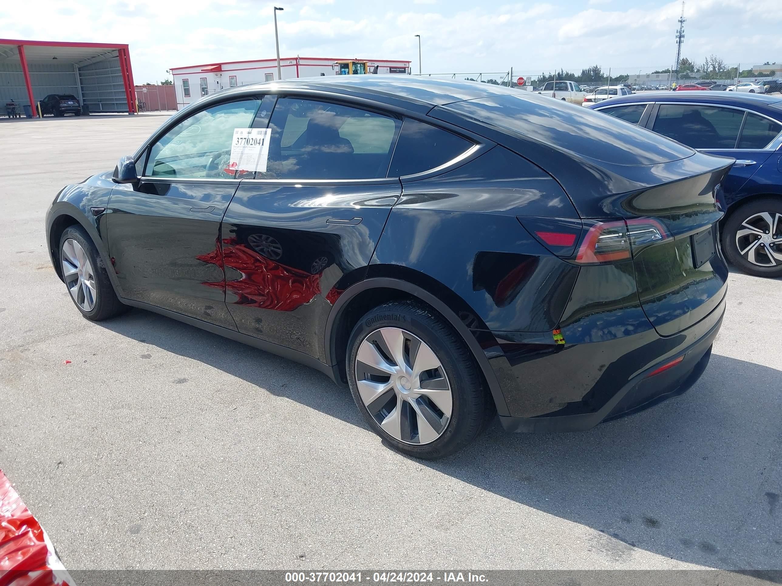 Photo 2 VIN: 7SAYGDEE4NF320105 - TESLA MODEL Y 