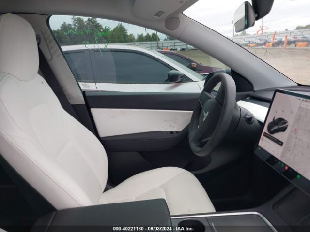 Photo 4 VIN: 7SAYGDEE4NF327183 - TESLA MODEL Y 