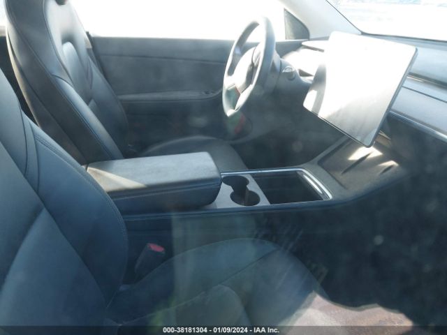 Photo 4 VIN: 7SAYGDEE4NF372169 - TESLA MODEL Y 