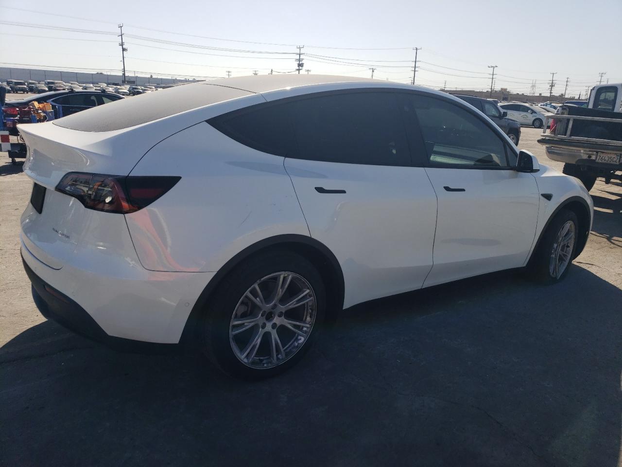 Photo 2 VIN: 7SAYGDEE4NF392020 - TESLA MODEL Y 