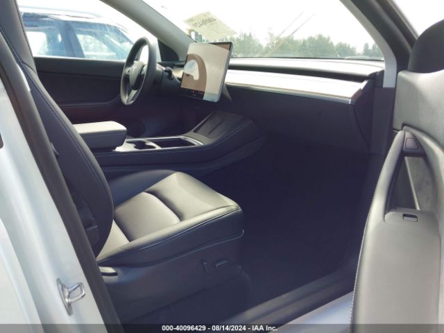 Photo 4 VIN: 7SAYGDEE4NF449705 - TESLA MODEL Y 